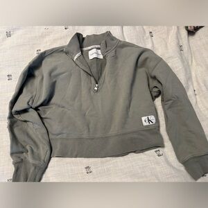 Cropped Calvin Klein sweatshirt